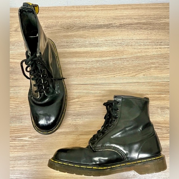 Dr. MARTENS Made in England Black Leather Combat Boots Women's 10 Vintage
Grunge - Picture 1 of 14